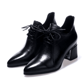 bota-feminina-de-couro-com-salto-lisa-4504052 - Kabani