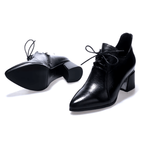 bota-feminina-de-couro-com-salto-lisa-5773078 - Kabani