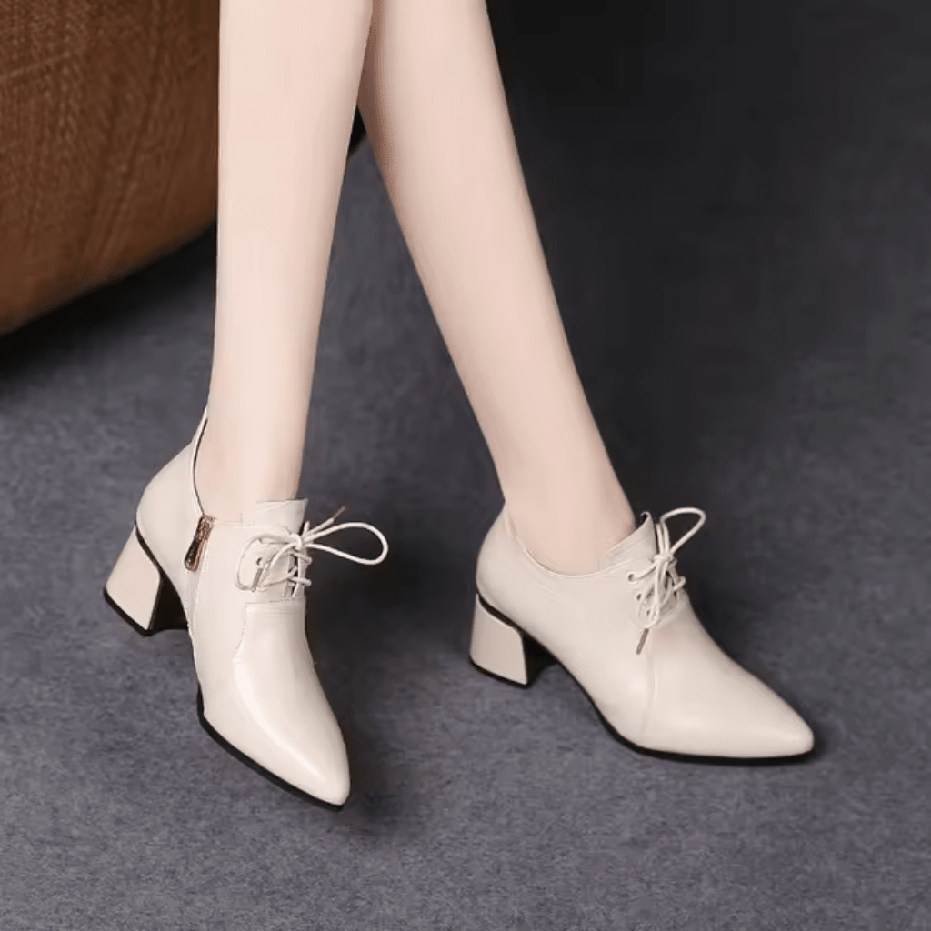 bota-feminina-de-couro-com-salto-lisa-8546896 - Kabani