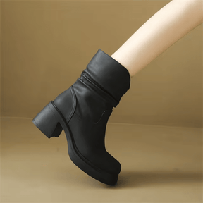 bota-feminina-de-couro-com-salto-maggie-4516664 - Kabani
