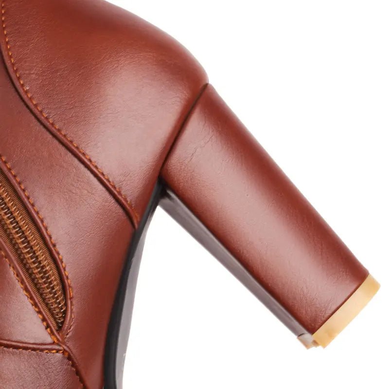 bota-feminina-de-couro-com-salto-mighty-1927873 - Kabani