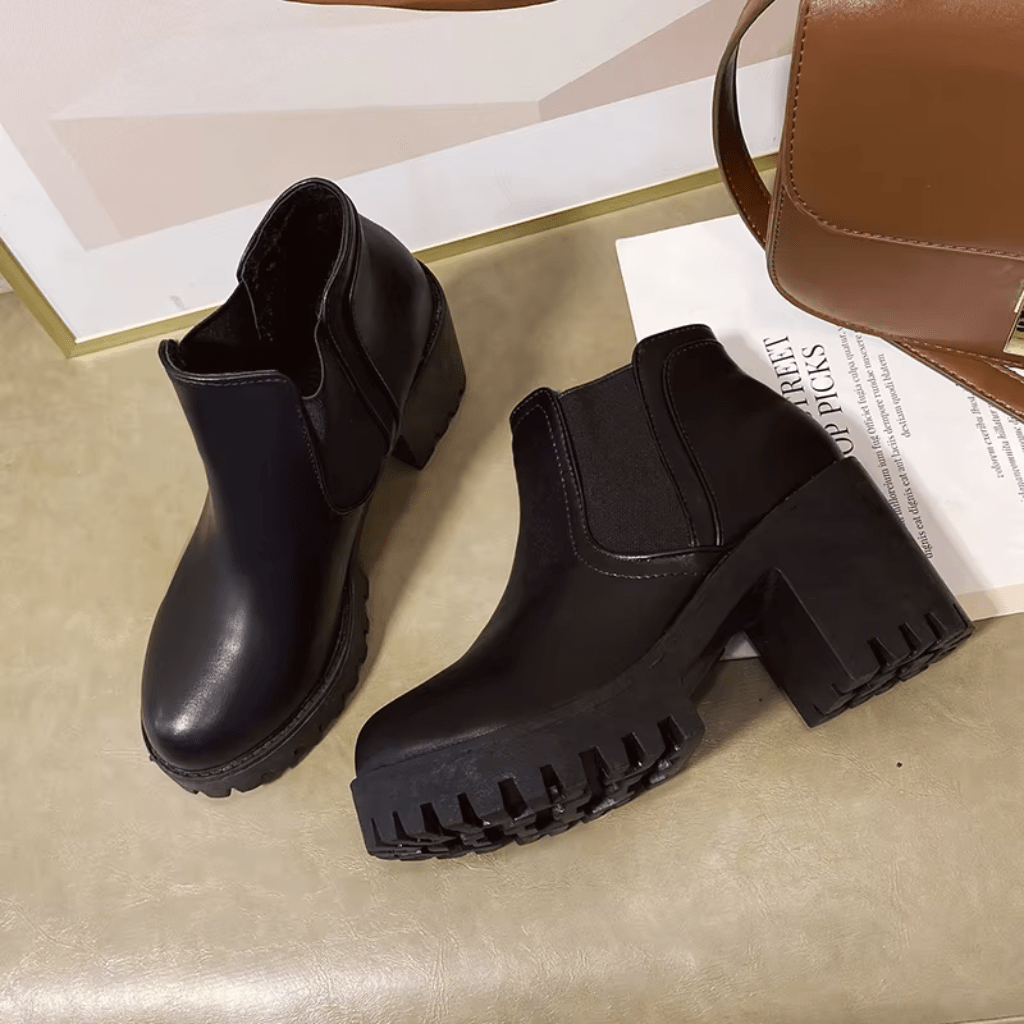 bota-feminina-de-couro-com-salto-rubie-5833304 - Kabani