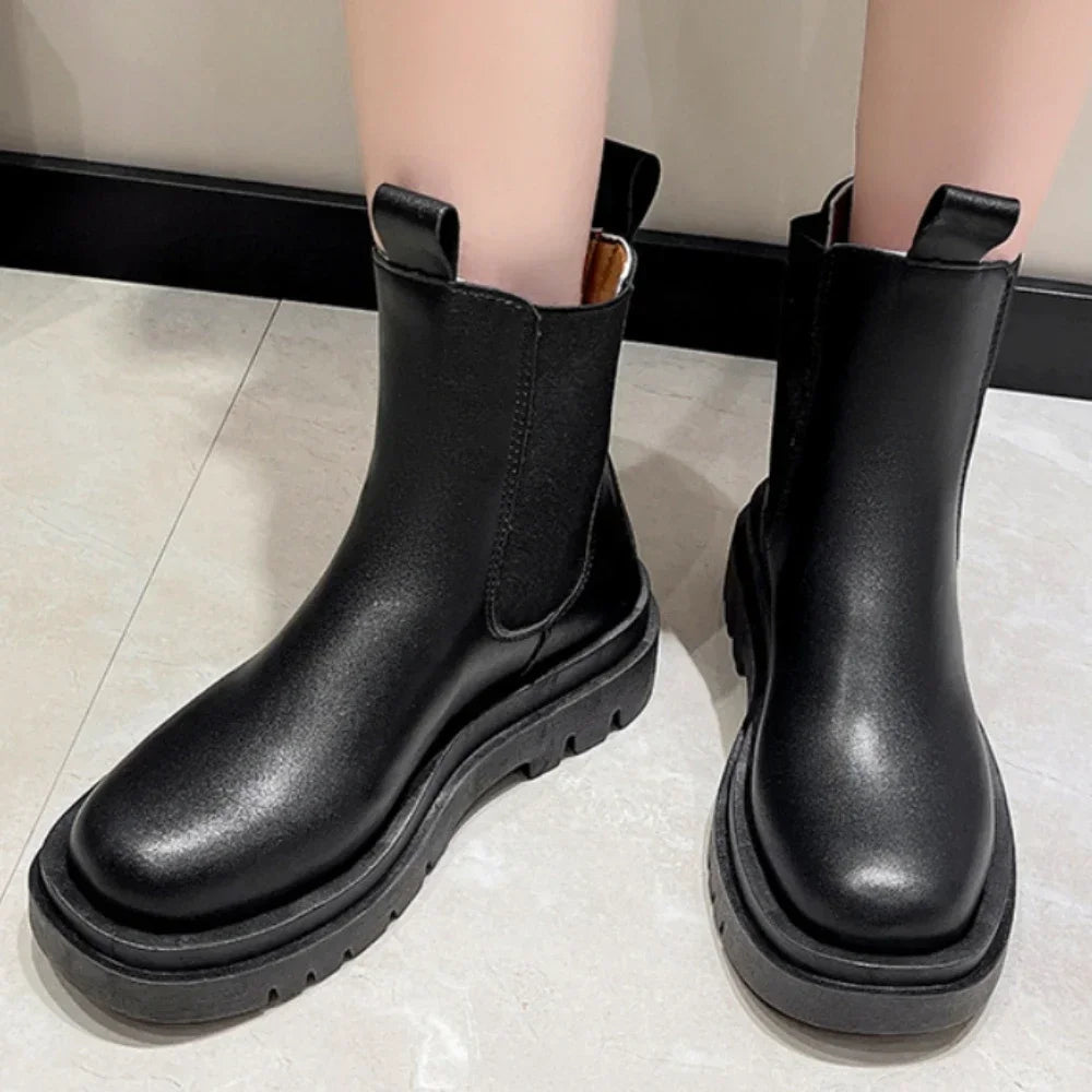 bota-feminina-de-couro-coturno-maggie-8015839 - Kabani