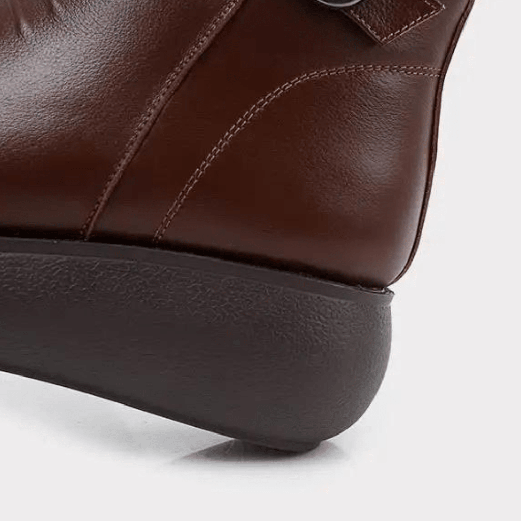 bota-feminina-de-couro-impermeavel-bessie-3087021 - Kabani