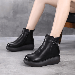 bota-feminina-de-couro-impermeavel-bessie-6097930 - Kabani