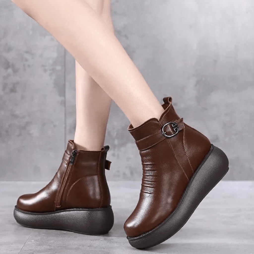 bota-feminina-de-couro-impermeavel-bessie-9683456 - Kabani