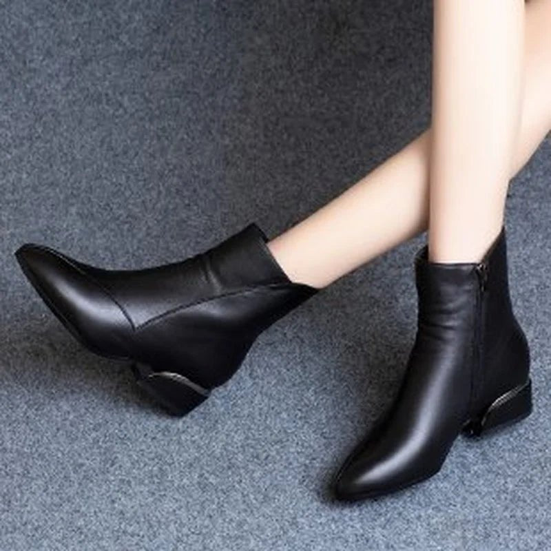 bota-feminina-de-couro-inverno-cano-baixo-3477402 - Kabani