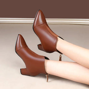 bota-feminina-de-couro-leathertrim-9766479 - Kabani